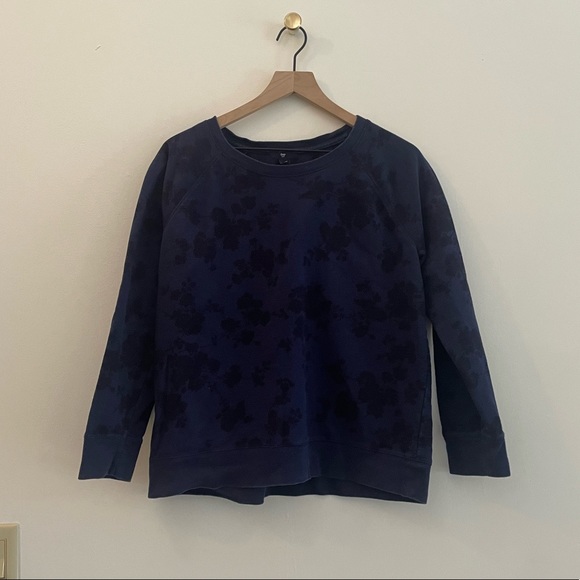 GAP Tops - Gap Sweatshirt top pullover Women’s Large Black Blue Floral L